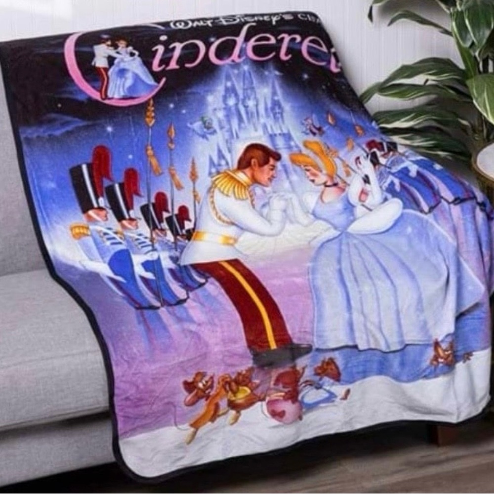 Disney Classic Cinderella Micro Raschel Throw Blanket
